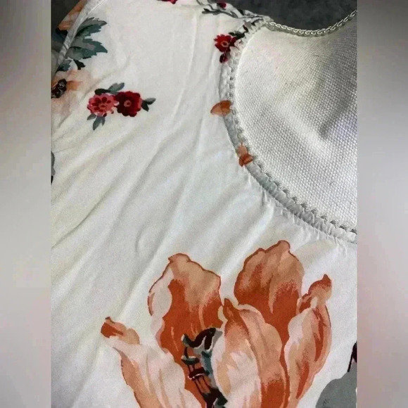 Abercrombie & Fitch white flowered blouse size S - Picture 2 of 6